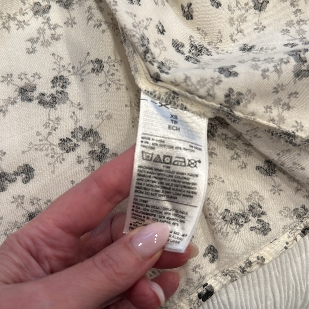 Old Navy—Top- size xs - Picture 7 of 7